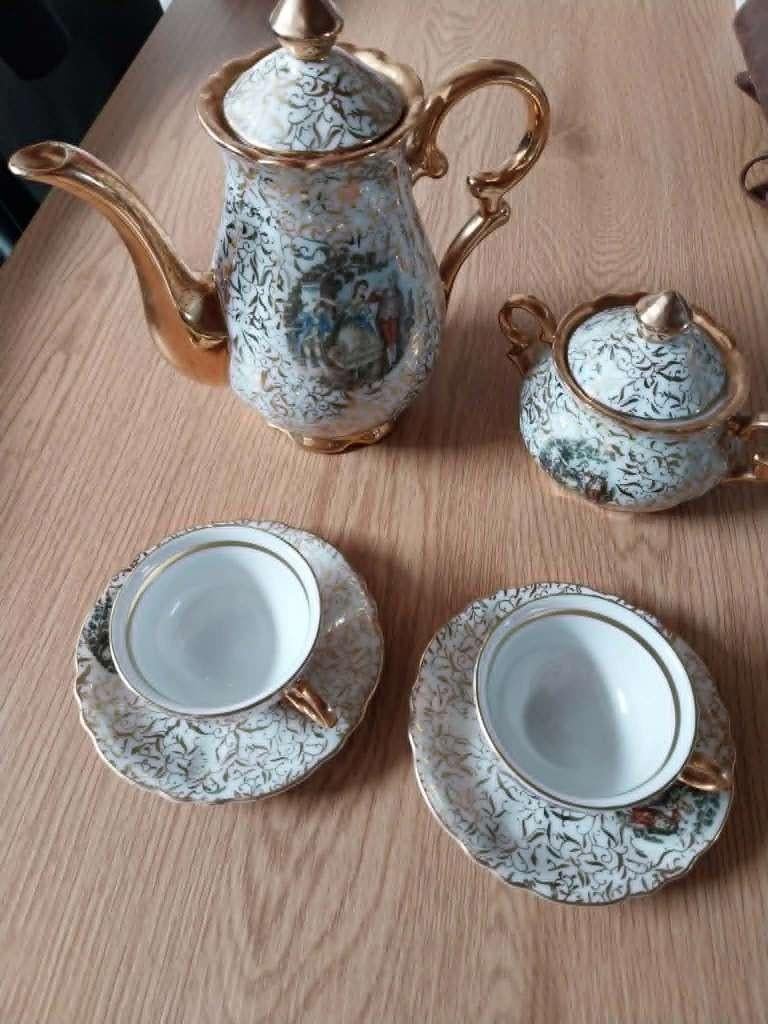 koffiekan, suikerpot en twee kopjes en schotels, Ophalen of Verzenden, Huis en Inrichting
