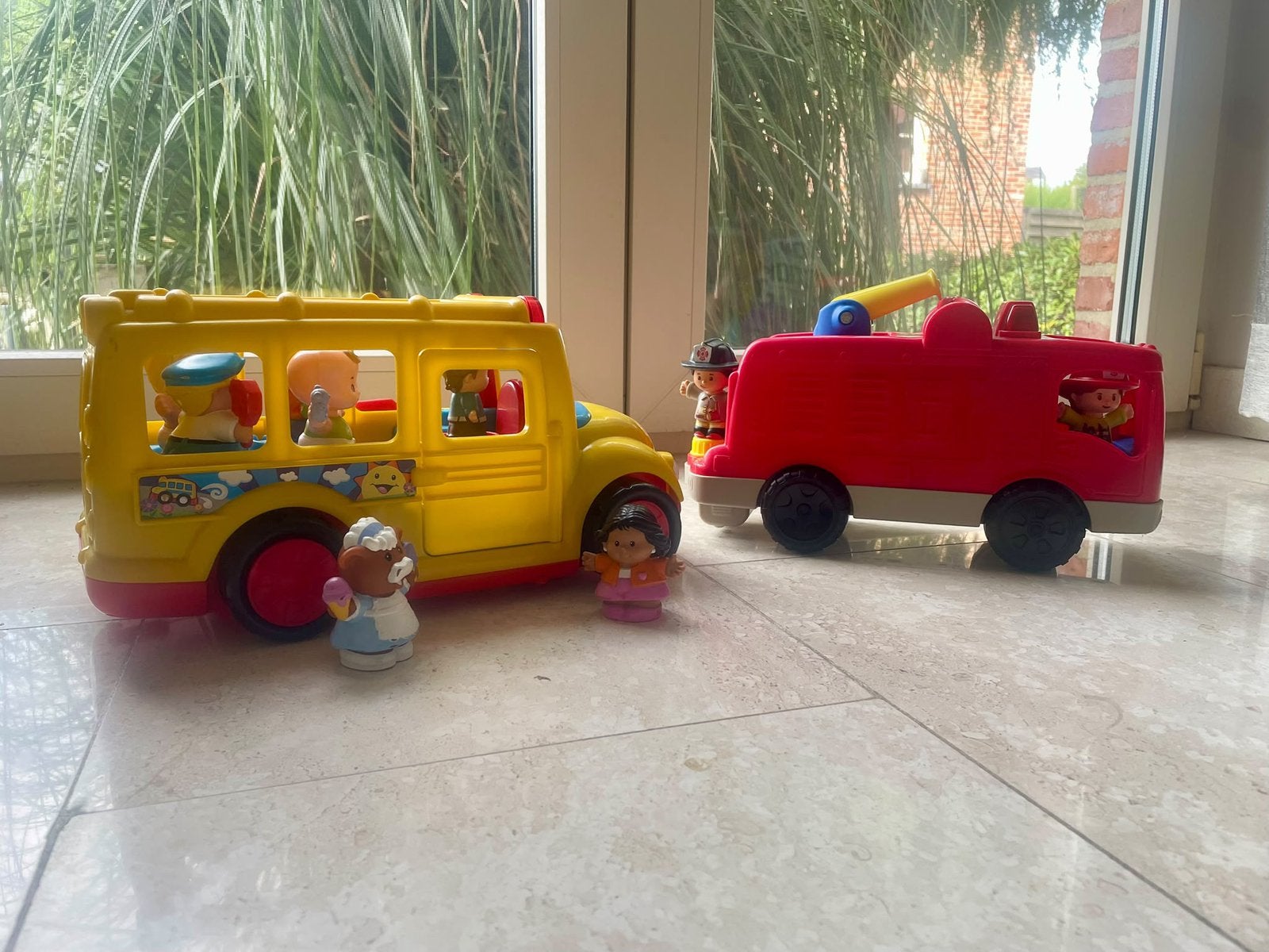 Fisher-Price Little People schoolbus + brandweerwagen – set, Enlèvement, Comme neuf
