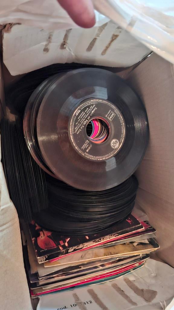 Doos met 45 toeren singles, Cd's en Dvd's, Ophalen