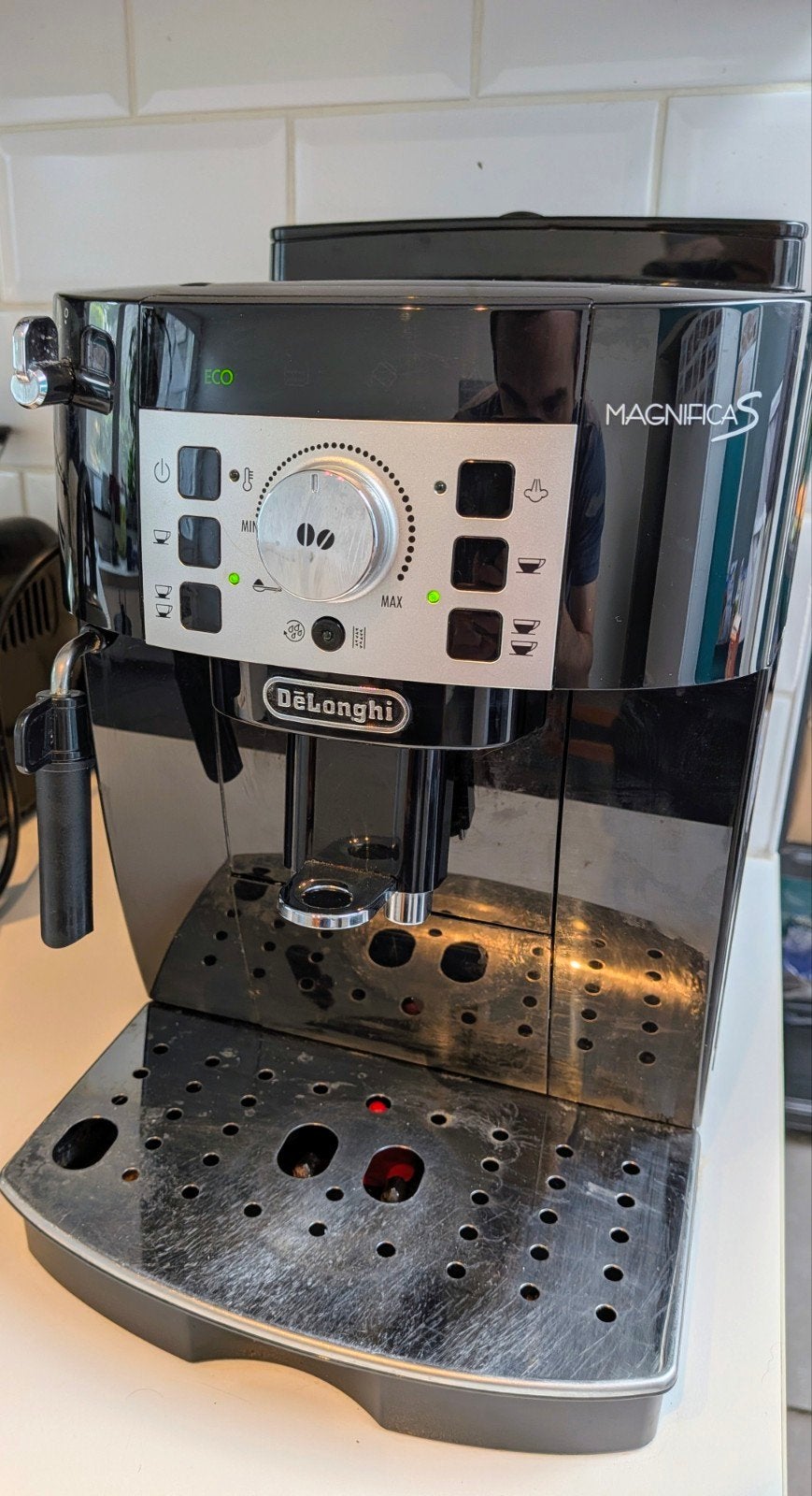 De'Longhi Magnifica S (ECAM 22.110.B) - État nickel, Machine à espresso, Réservoir d'eau amovible, Reconditionné, Café moulu