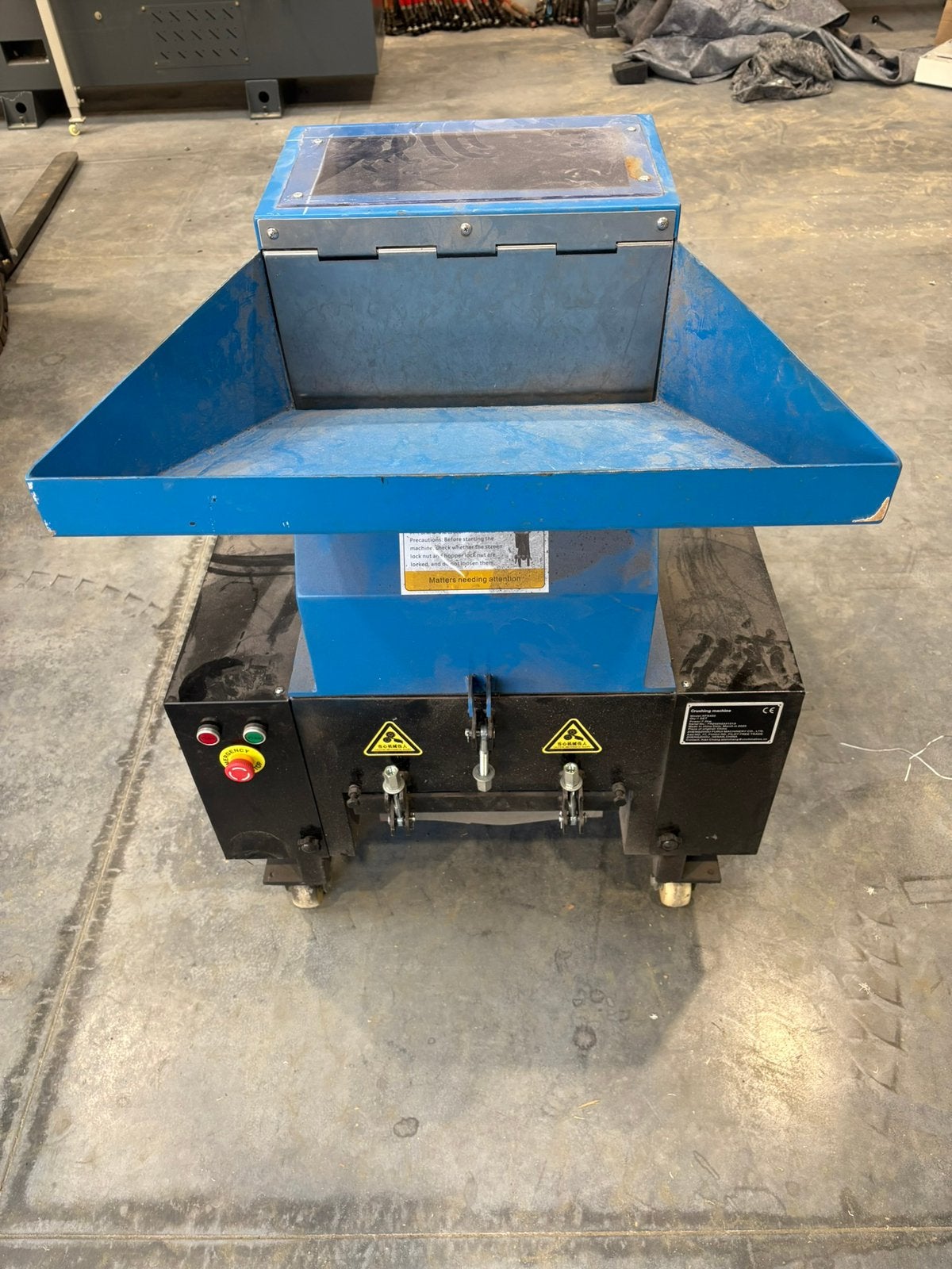 Industriële shredder – 7,5 kW – 380V, Bricolage & Construction, Électricité & Câbles, Comme neuf, Enlèvement