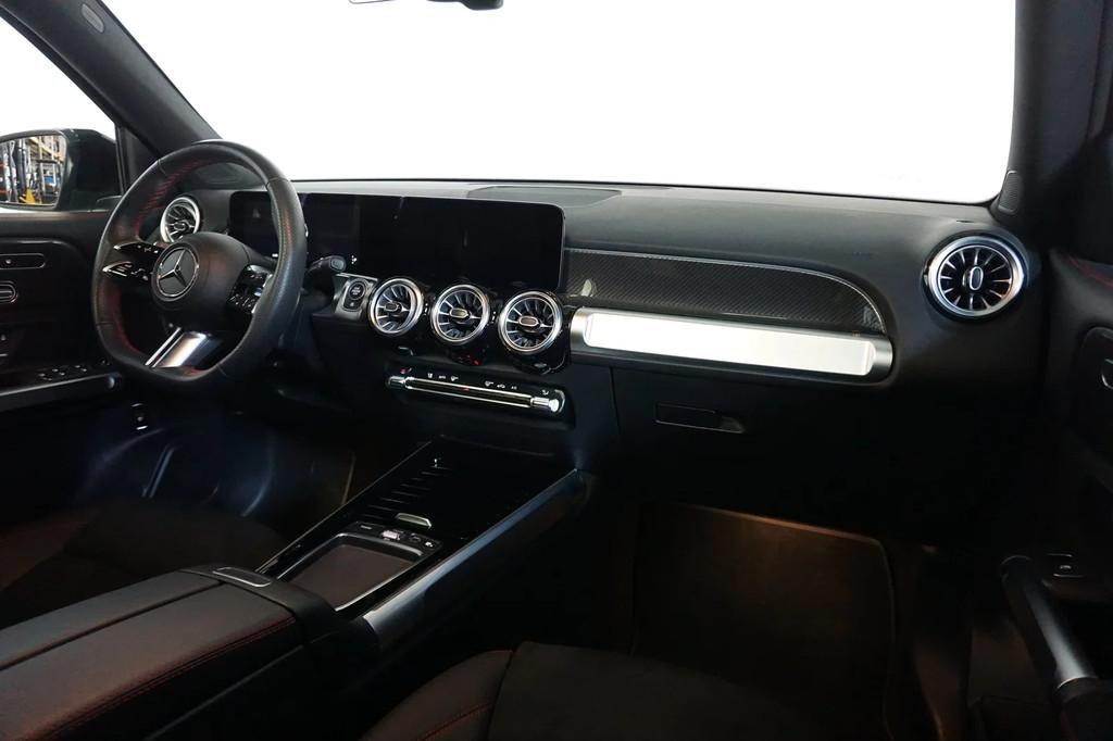 Mercedes-Benz GLB 180 - AMG -7 ZITPLAATSEN - PANO DAK, Auto's, Gebruikt, Zwart, 136 pk, Bedrijf