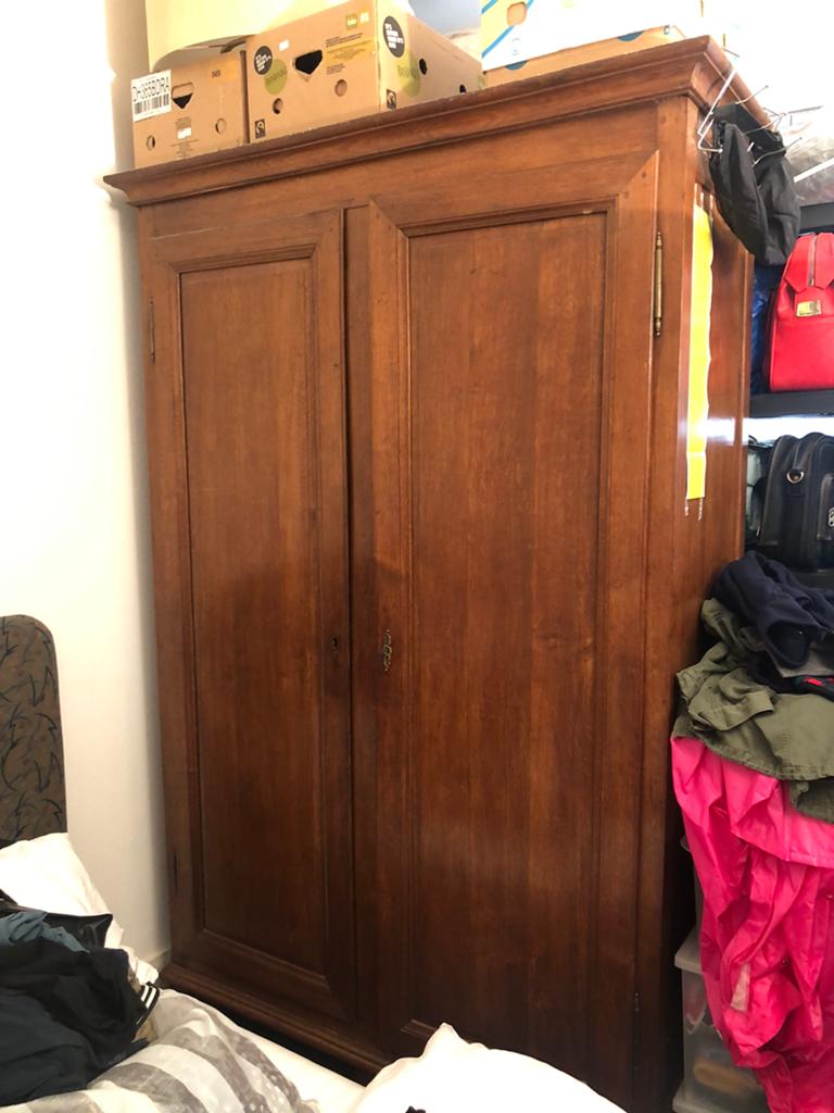 Garde robe/ lingere /, Enlèvement