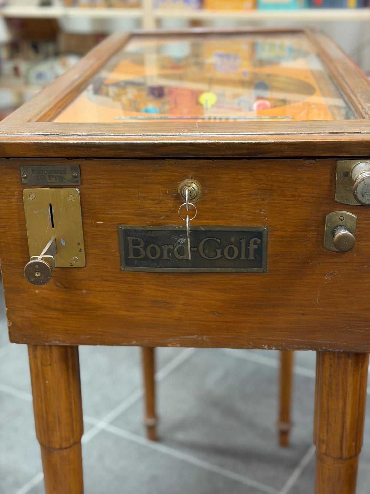 Zeldzame originele Bord-Golf mechanische muntautomaat, Ophalen