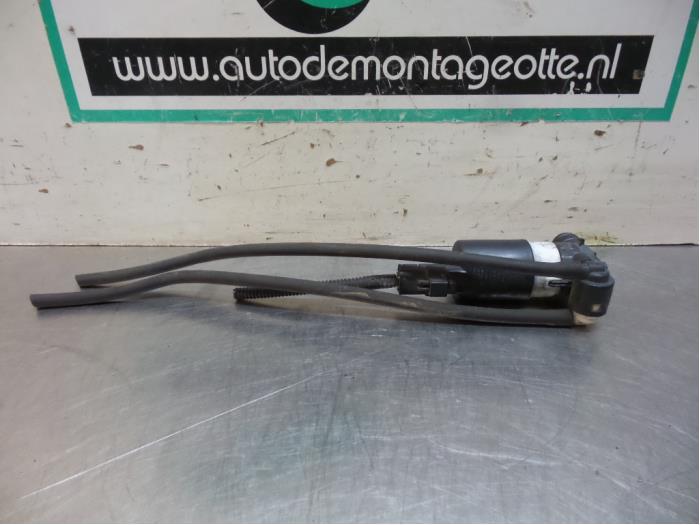 Ruitensproeierpomp voor van een Renault Megane (Megane 09-), Gebruikt, -, Renault, -