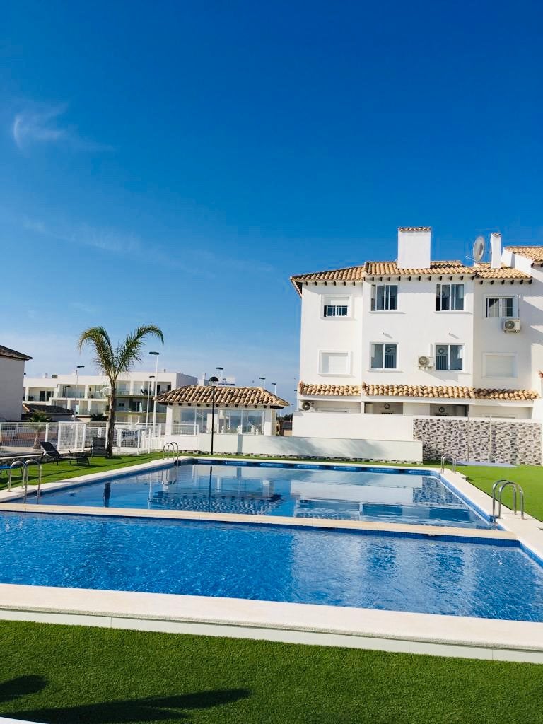 Appartement te huur La marina alicante spanje, Vakantie, Vakantiehuizen | Spanje, Zwembad, Appartement, 2 slaapkamers, Dorp