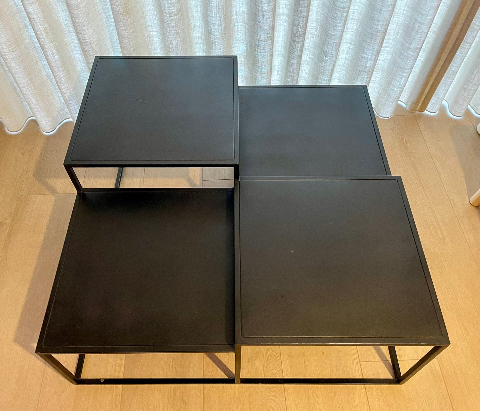 Moderne salontafel mat zwart gelakt metaal, Huis en Inrichting, Tafels | Salontafels, Ophalen, Gebruikt, Vierkant, Metaal
