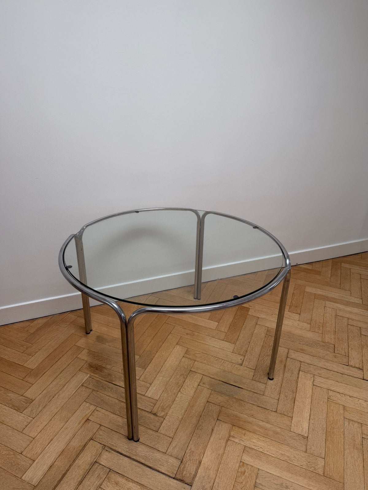 Table à manger vintage en verre chromé, Maison & Meubles, Tables | Tables à manger, Vintage, 70s, space age, Quatre personnes