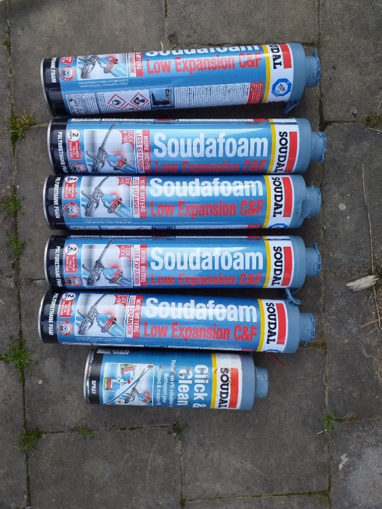 5 bombes de mousse PU soudal et 1/2 bombe de nettoyant, Doe-het-zelf en Bouw, Isolatie en Afdichting, Ophalen