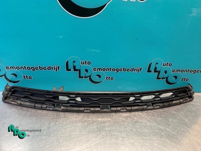 Pare-chocs grille d'un Renault Twingo (Twingo 07-), Renault, -, 3 mois de garantie, Utilisé