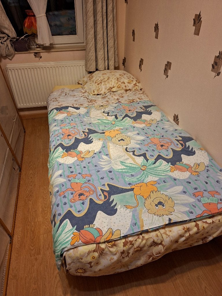 Bed met matras 90 cm x 200 cm, Ophalen, 85 tot 100 cm, Zo goed als nieuw, 180 cm of meer