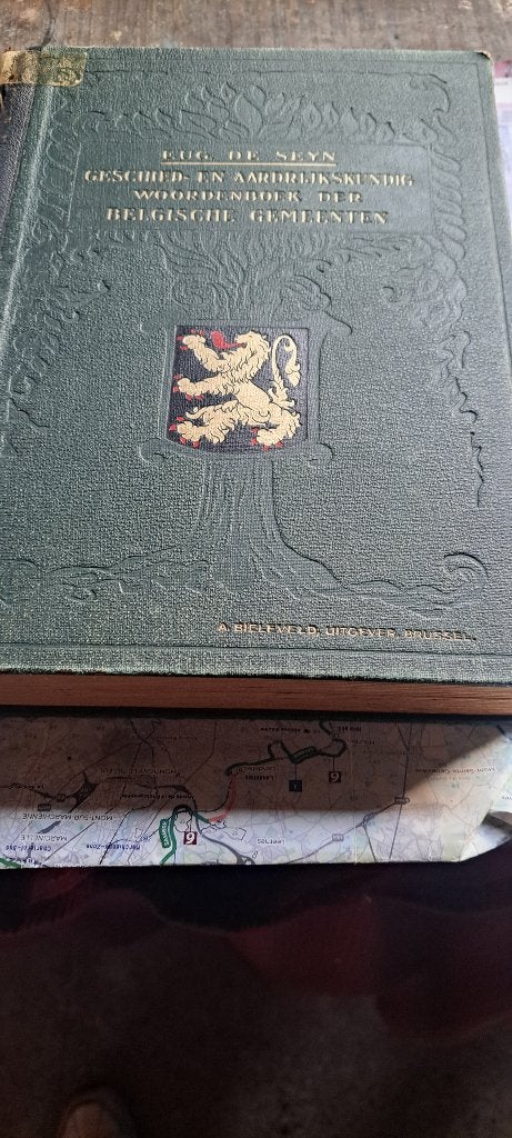 Geschiedenis en aardrijksk.boek der Belgische gemeenten, Boeken, Ophalen of Verzenden, 20e eeuw of later, Gelezen