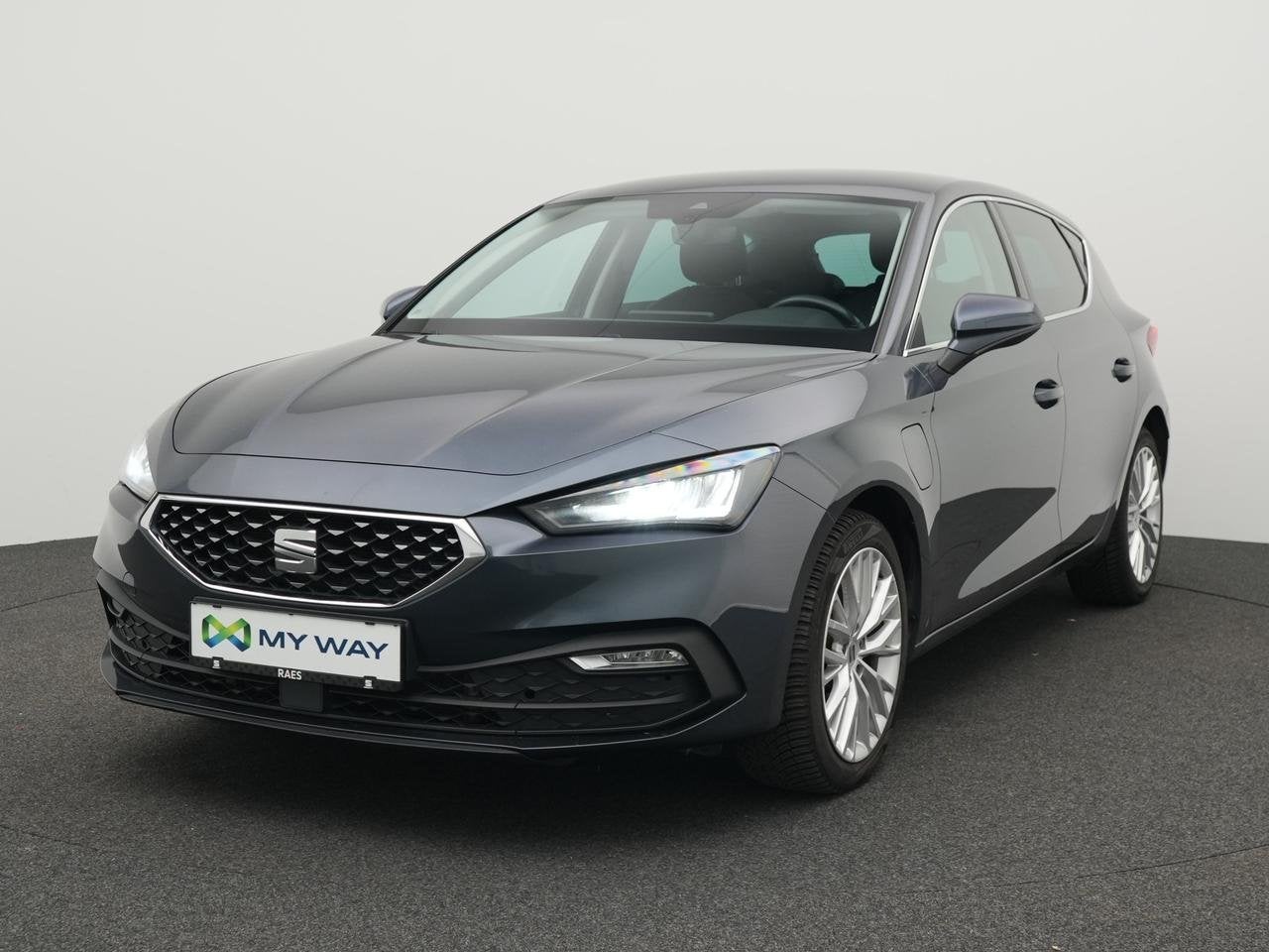 Seat Leon e-Hybrid (PHEV) Leon e-Hybrid 1.4 Xcellence DSG (1, Autos, Argent ou Gris, Achat, Leon, Radio