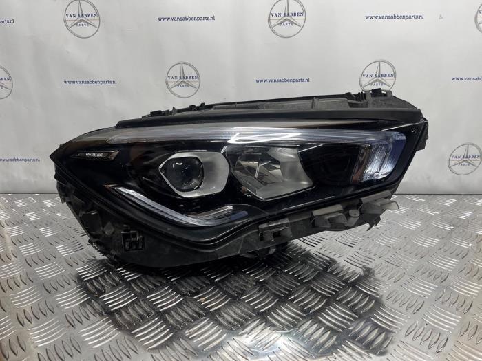 Phare droit d'un Mercedes CLA, Autos : Pièces & Accessoires, Éclairage, Mercedes-Benz, Utilisé, 3 mois de garantie