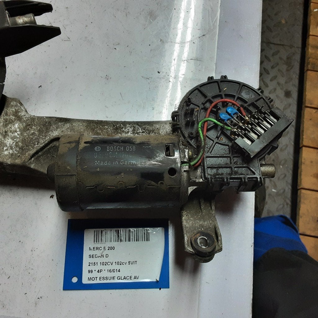 RUITENWISSERMOTOR VOOR Mercedes-Benz C (W202) (0390241420), Gebruikt, Mercedes-Benz, Mevr. I. Hauben, Rue de l'Espoir 34 34
4030  GRIVEGNÉE, BE