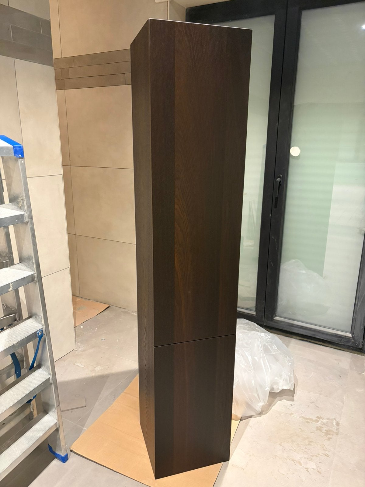 2 Armoires à colonne de salledebain de NEWSTOCKCO boismassif, Enlèvement, Neuf