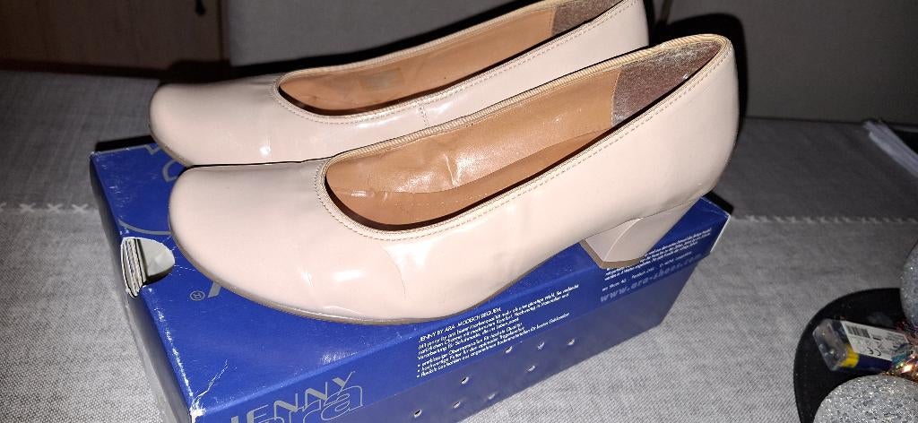 Pumps beige lak maat 37, Pumps, Beige, Ophalen of Verzenden, Zo goed als nieuw
