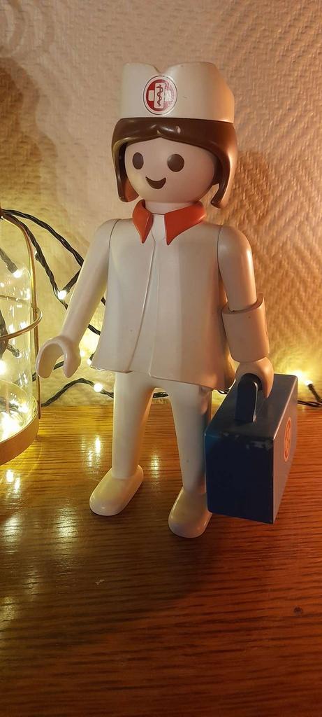 Zeldzame Playmobil-figuur „The Nurse” - Leblon Delienne, Ophalen of Verzenden, Zo goed als nieuw