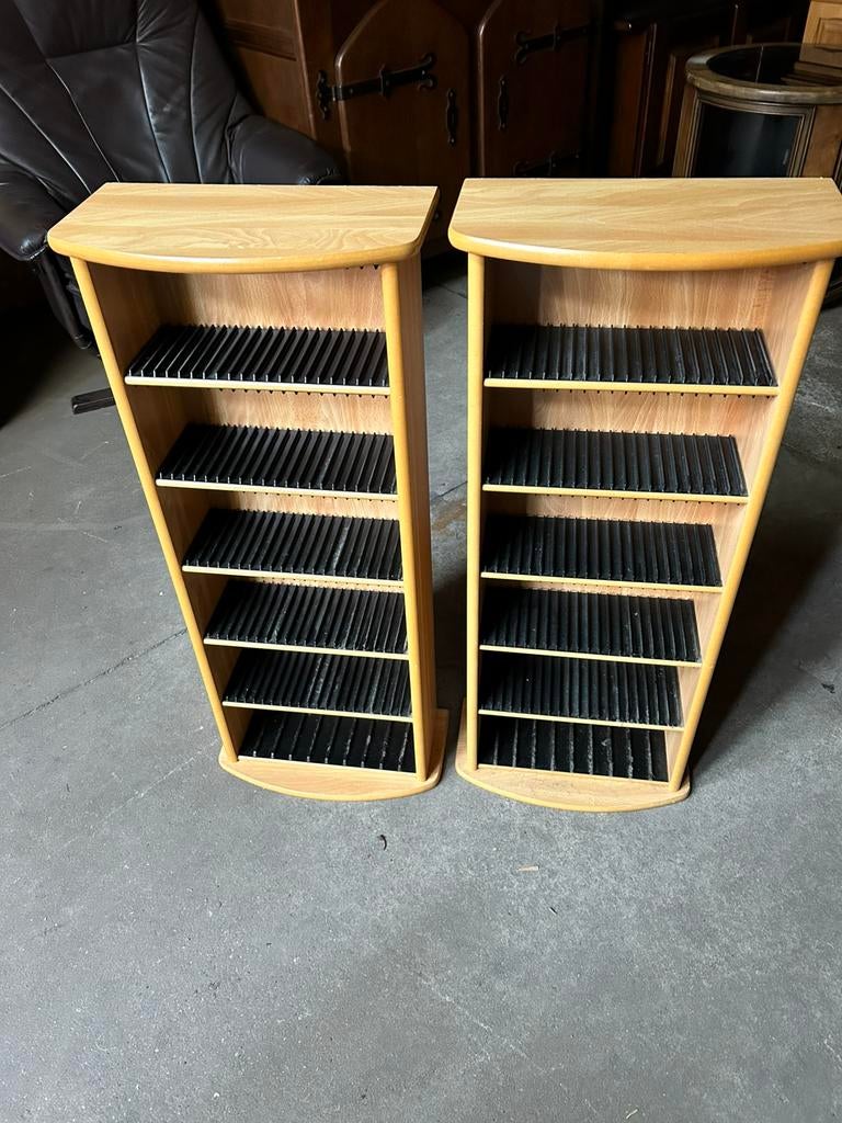 4 cd kastjes 2 met glazen deurtje 2 zonder. 5€ per stuk, Ophalen, Gebruikt