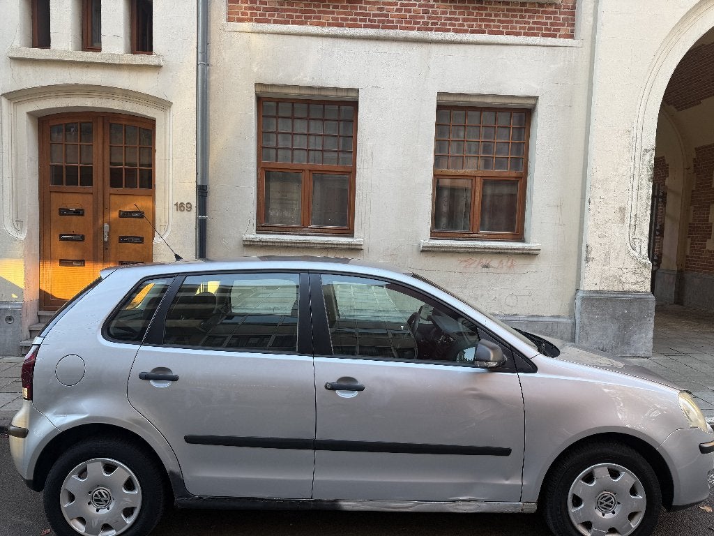 VW Polo 1.2 Essence 2005 - 157.000 km - Euro 4 - En l'état, Autos, 144 g/km, Argent ou Gris, Achat, Boîte manuelle