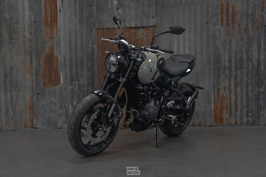 Triumph Trident 660- Stone Grey- 2026, Motoren, Nieuw, Meer dan 35 kW, Minimaal motorrijbewijs A2, Handgeschakeld