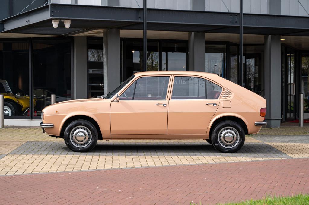 Alfa Romeo Alfasud 1.2 (bj 1973), Auto's, 4 zetels, Beige, Leder, 5 deurs