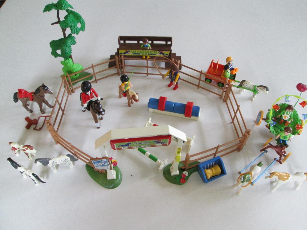 Playmobil; lot met paarden en dressuur terreinen mooie wagen, Enlèvement ou Envoi, Comme neuf, Playmobil en vrac