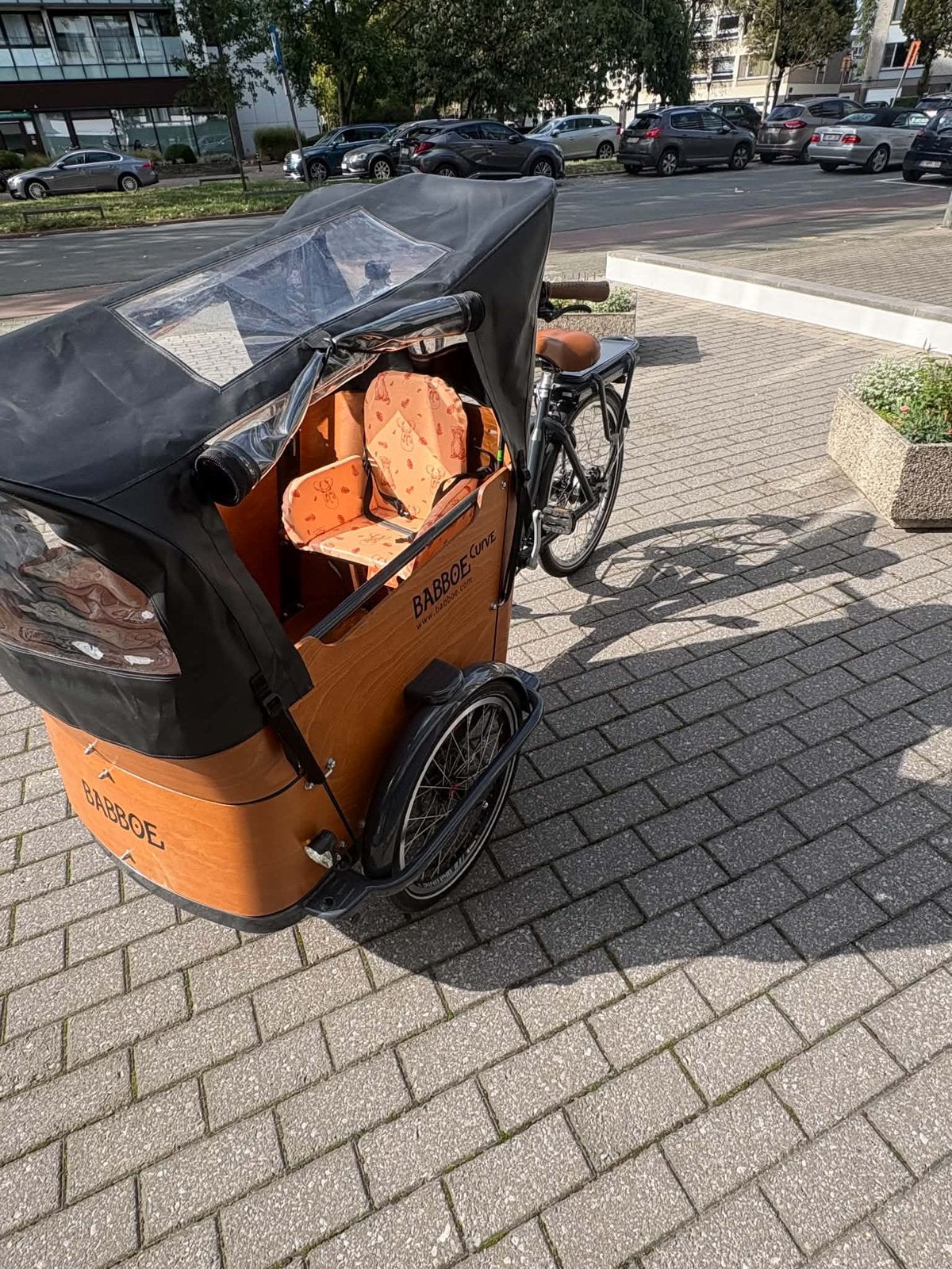 Electrische bakfiets, Fietsen en Brommers, Ophalen, Zo goed als nieuw