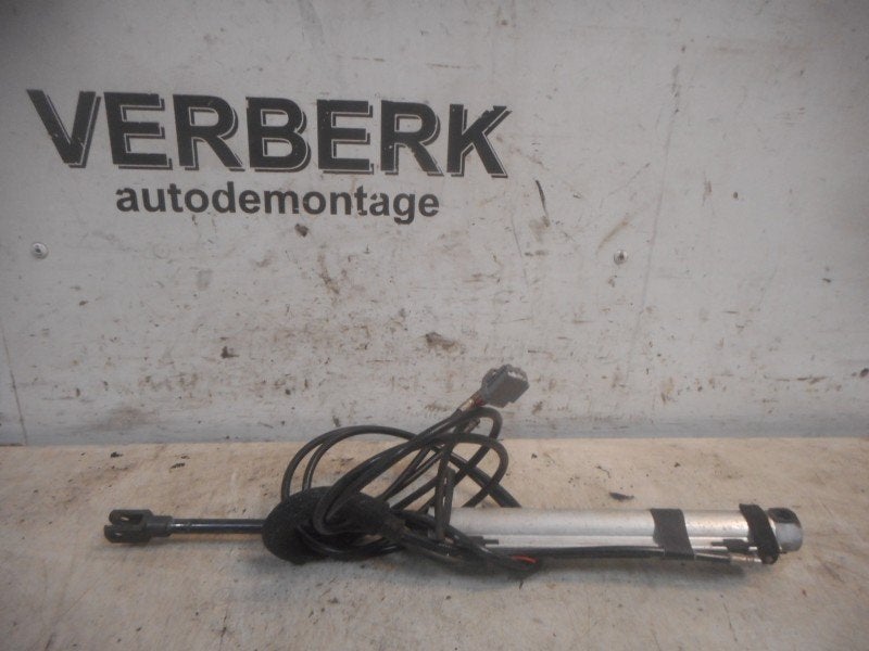 VERIN A GAZ CABRIOLET TOIT links Ford Focus 2 C+C, Henry-Ford-Straße  1
50735  Köln, DE, Ford-Werke GmbH, Kunden@ford.com, Ford