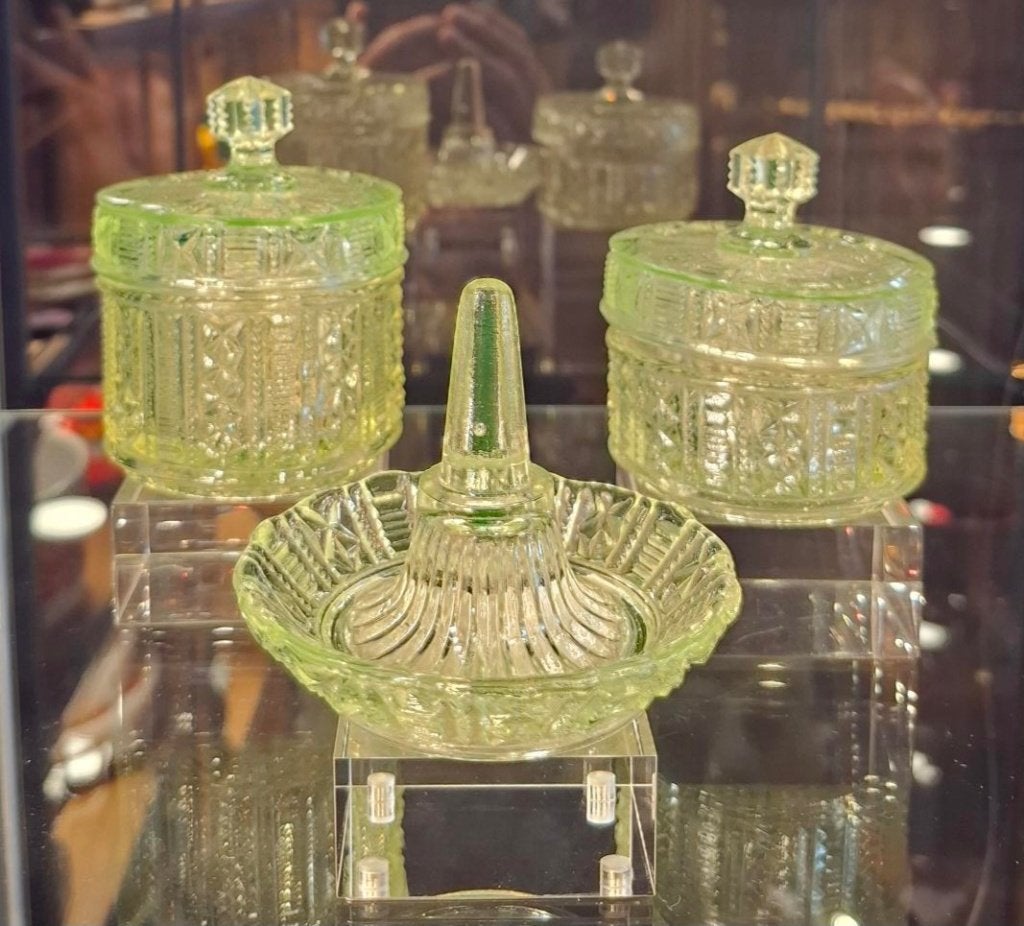 Set de verres en uranium., Antiquités & Art, Enlèvement ou Envoi