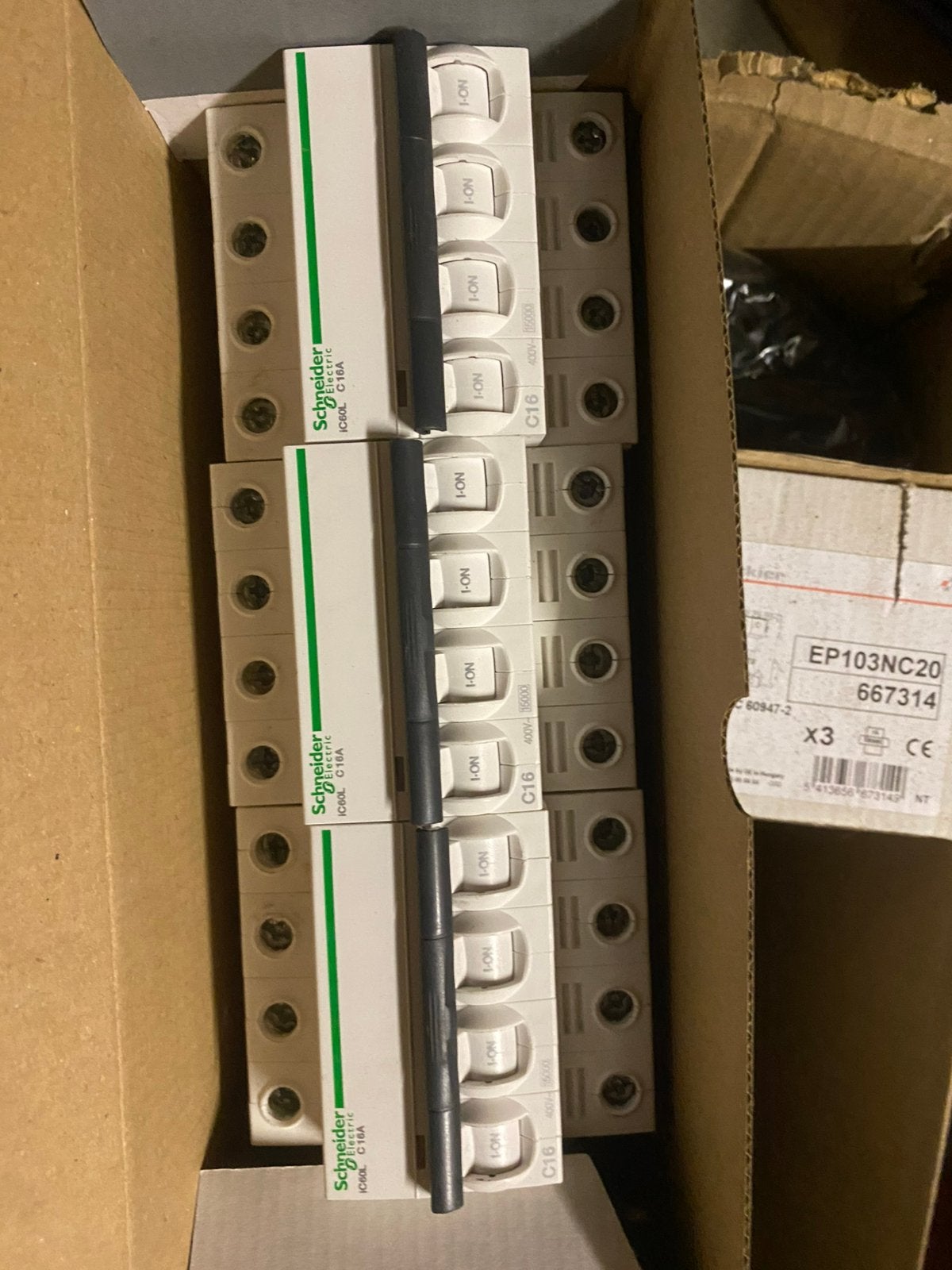16 ampere automaten 15Ka 28 stuks NIEUW, Doe-het-zelf en Bouw, Elektriciteit en Kabels, Ophalen, Zo goed als nieuw