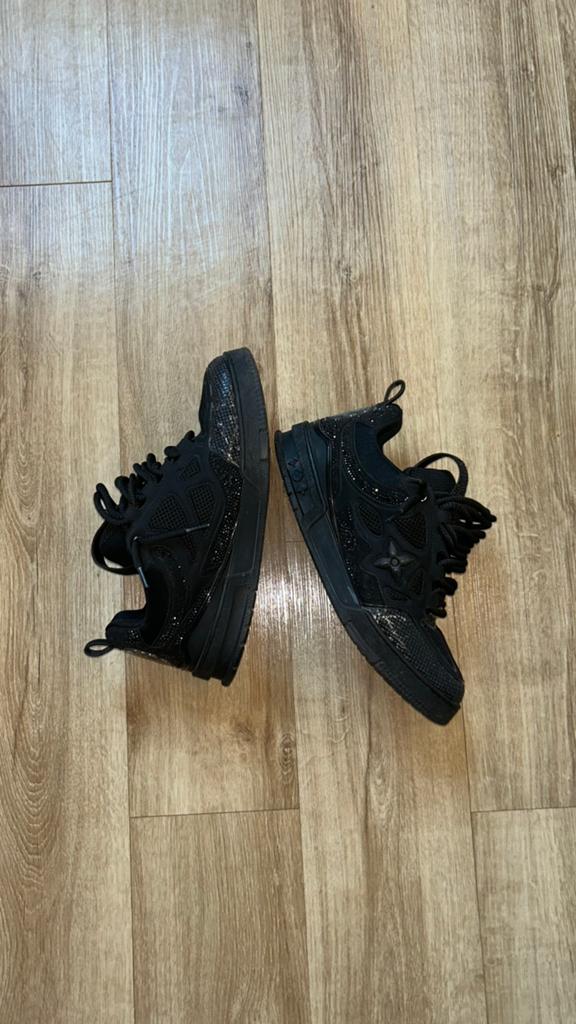 Louis Vuitton skate black swarovsky, Vêtements | Hommes, Chaussures, Enlèvement ou Envoi, Porté, Baskets, Noir