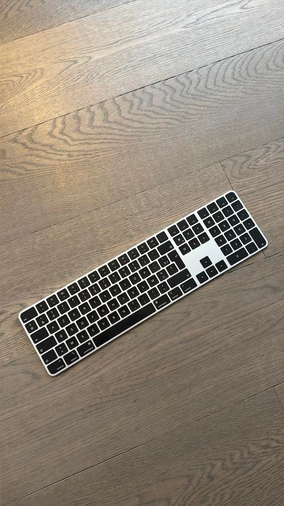 Apple Magic Keyboard (avec Touch ID & pavé numérique), Informatique & Logiciels, Enlèvement ou Envoi, Azerty, Comme neuf, Touches multimédia