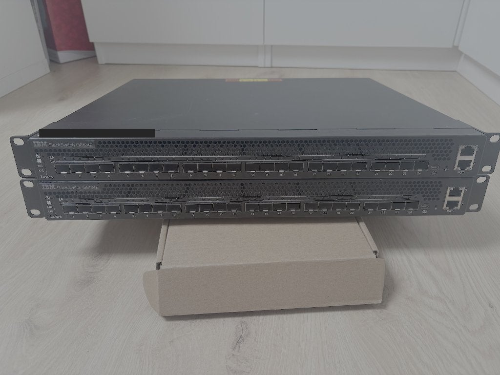 IBM RackSwitch G8124-E, Computers en Software, Netwerk switches, Ophalen, Zo goed als nieuw