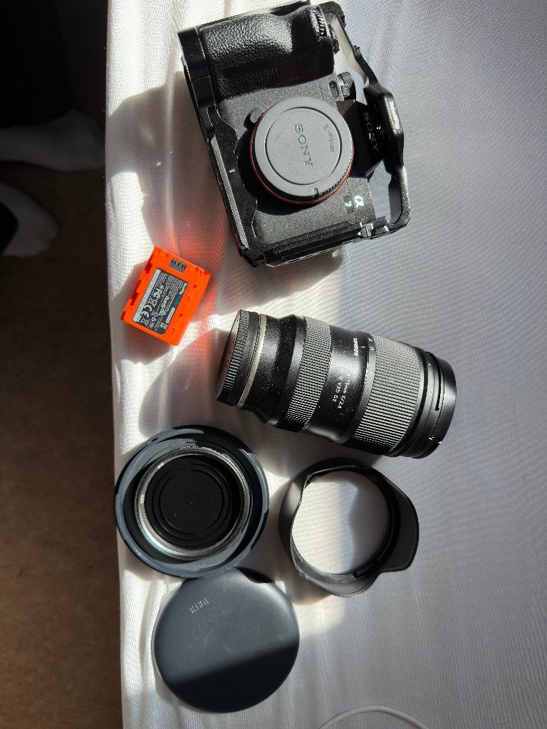 Sony A7 IV (3.128 opnamen) + Tamron 28-75 f/2.8 G2, Audio, Tv en Foto, Kantelbaar/draaibaar scherm, Lensdop, Nieuw, Sony