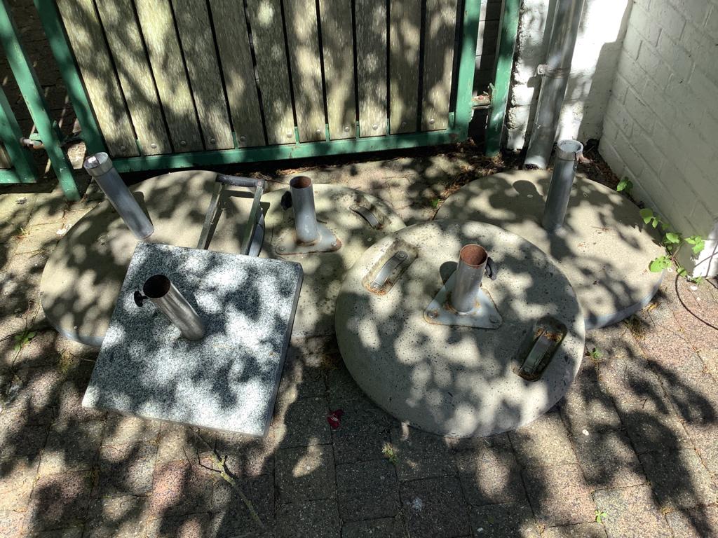 Lot zware parasol voeten, Ophalen