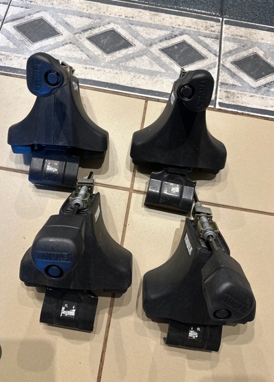 Pack de 4 pieds barres de toit Thule 750 Rapid System (754), Enlèvement