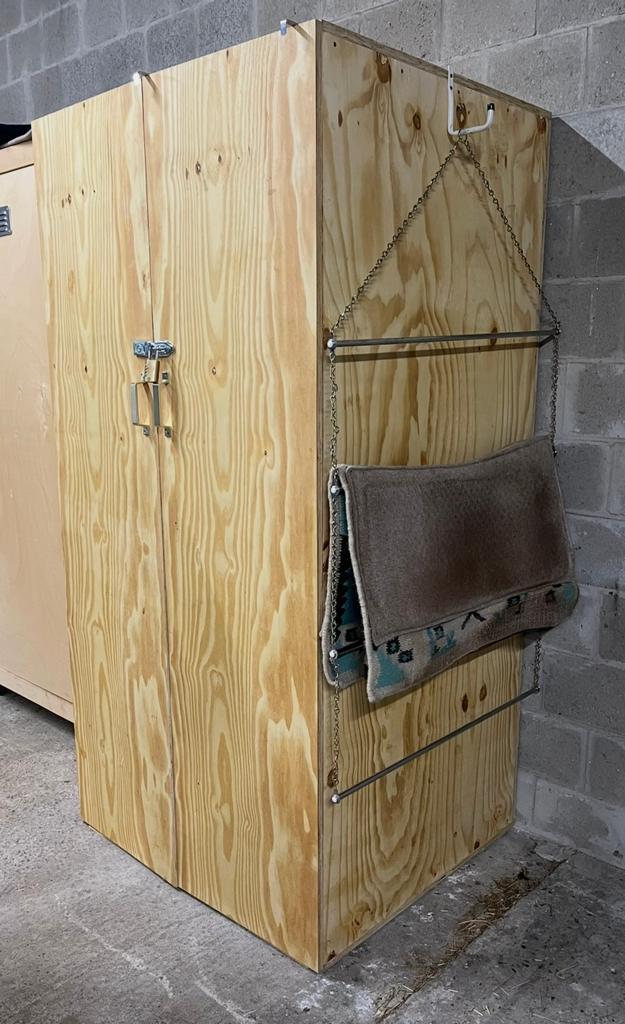 Te koop zeer ruime zadelkast, Animaux & Accessoires, Chevaux