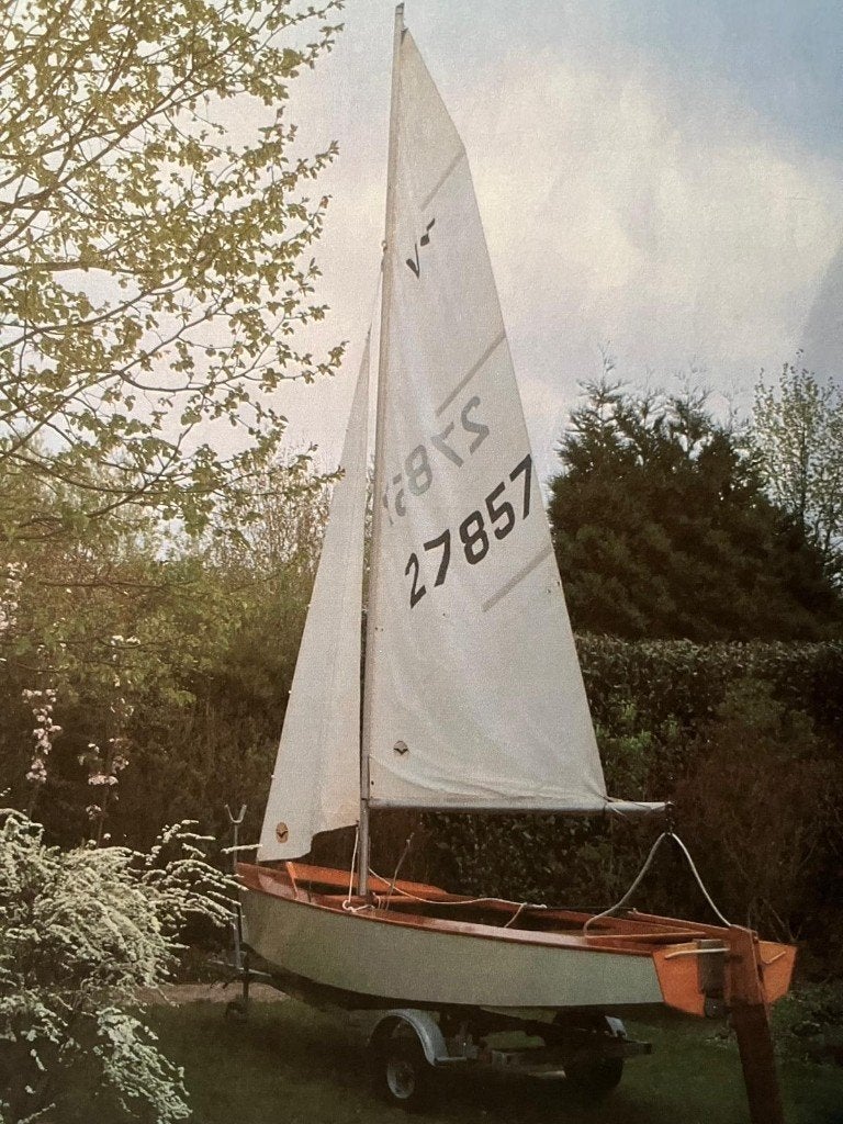 Zeilboot Vaurien – Incl. PEGA Oplegger & Crescent Motor!, Watersport en Boten, Open zeilboten, Ophalen, Gebruikt, 4 m, Overige typen