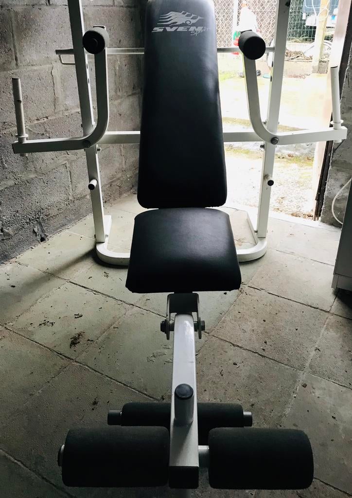 Bankdruk fitness toestel met 2 gewicht baren ., Sport en Fitness, Ophalen, Zo goed als nieuw