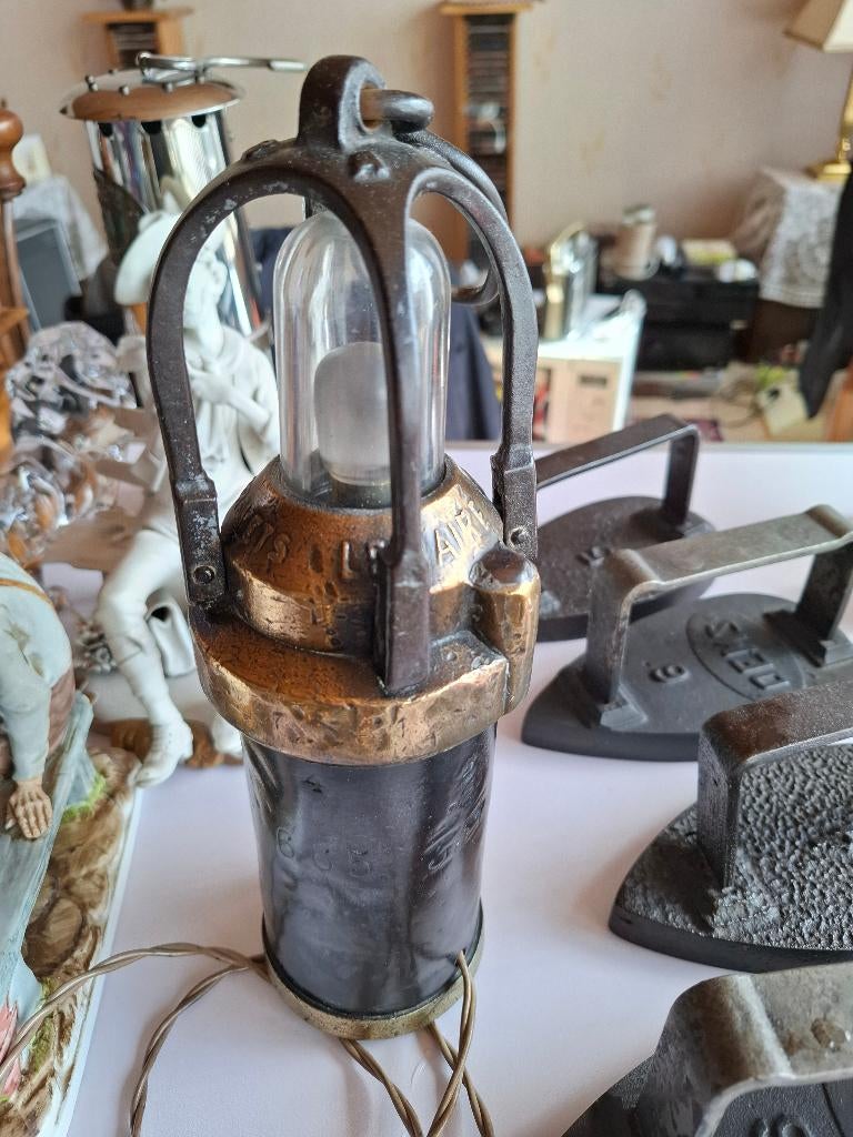 Mijnwerkers lamp, Enlèvement