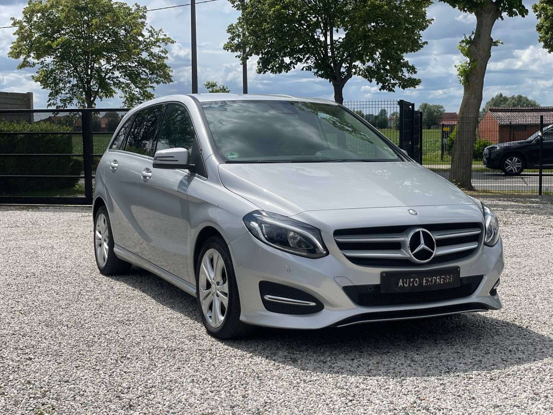 Mercedes-Benz B 200 B 200, Argent ou Gris, Euro 6, https://public.car-pass.be/vhr/4d95c4c2-6486-46f6-9a24-6fb6d054a181, 1960 kg