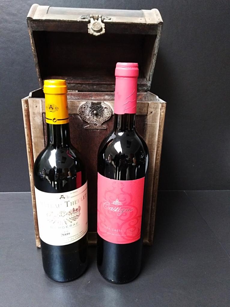 Caisse avec 2 bouteilles de vin, Collections, Vins, Enlèvement, Comme neuf, Vin rouge