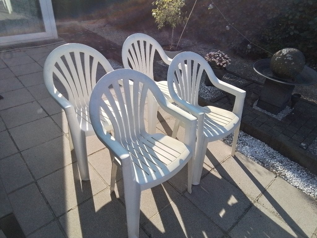 4 witte tuinstoelen, Ophalen, Gebruikt, Kunststof, Stapelbaar