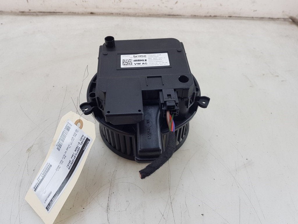 VENTILATEUR RADIATEUR MOTEUR Audi e-tron (GEN), Auto-Union-Straße  1,
85057  Ingolstadt, DE, Info@audi.de, Audi, Utilisé