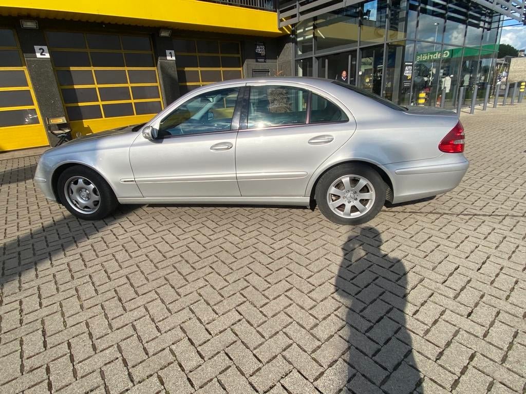 Mercedes eklasse, Autos, Mercedes-Benz, Particulier, Carnet d'entretien, Enlèvement ou Envoi