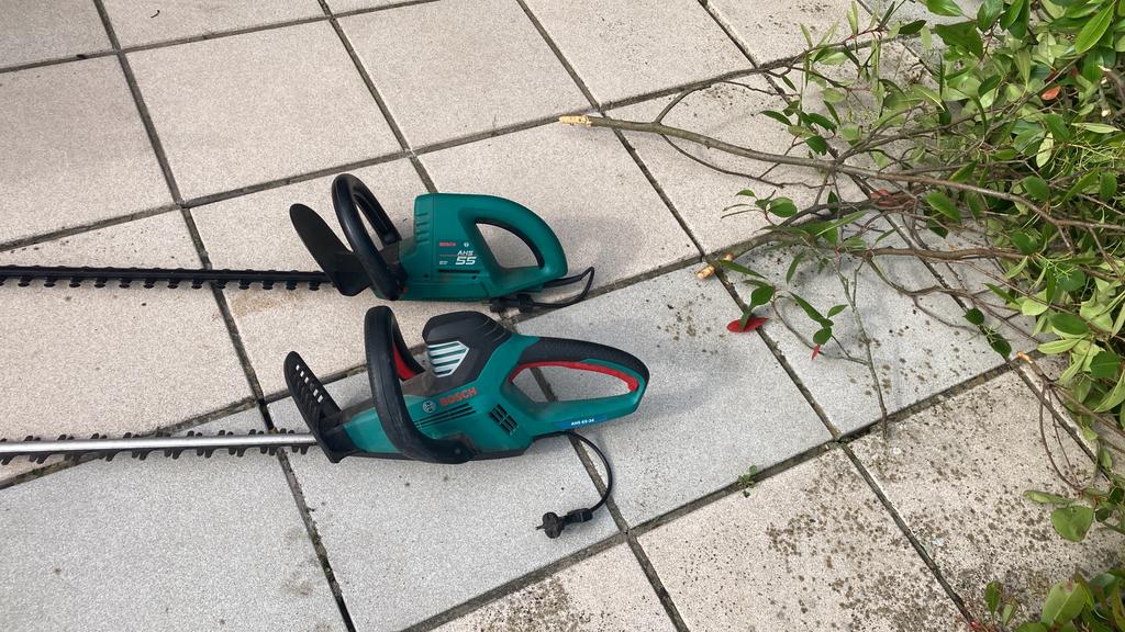 2 elektrische haagscharen, Tuin en Terras, Heggenscharen, Ophalen, Zo goed als nieuw, Elektrisch