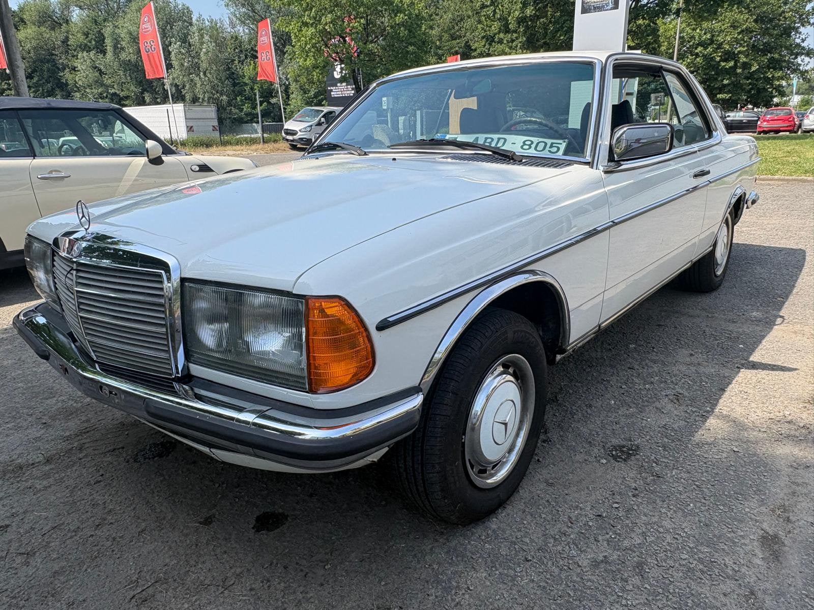 MERCEDES 230C BENZINE 1978 187560KM, Auto's, 4 zetels, Overige modellen, Leder en Stof, Wit