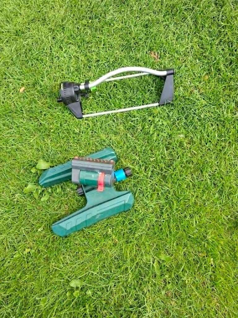 2 sproeiers, Ophalen