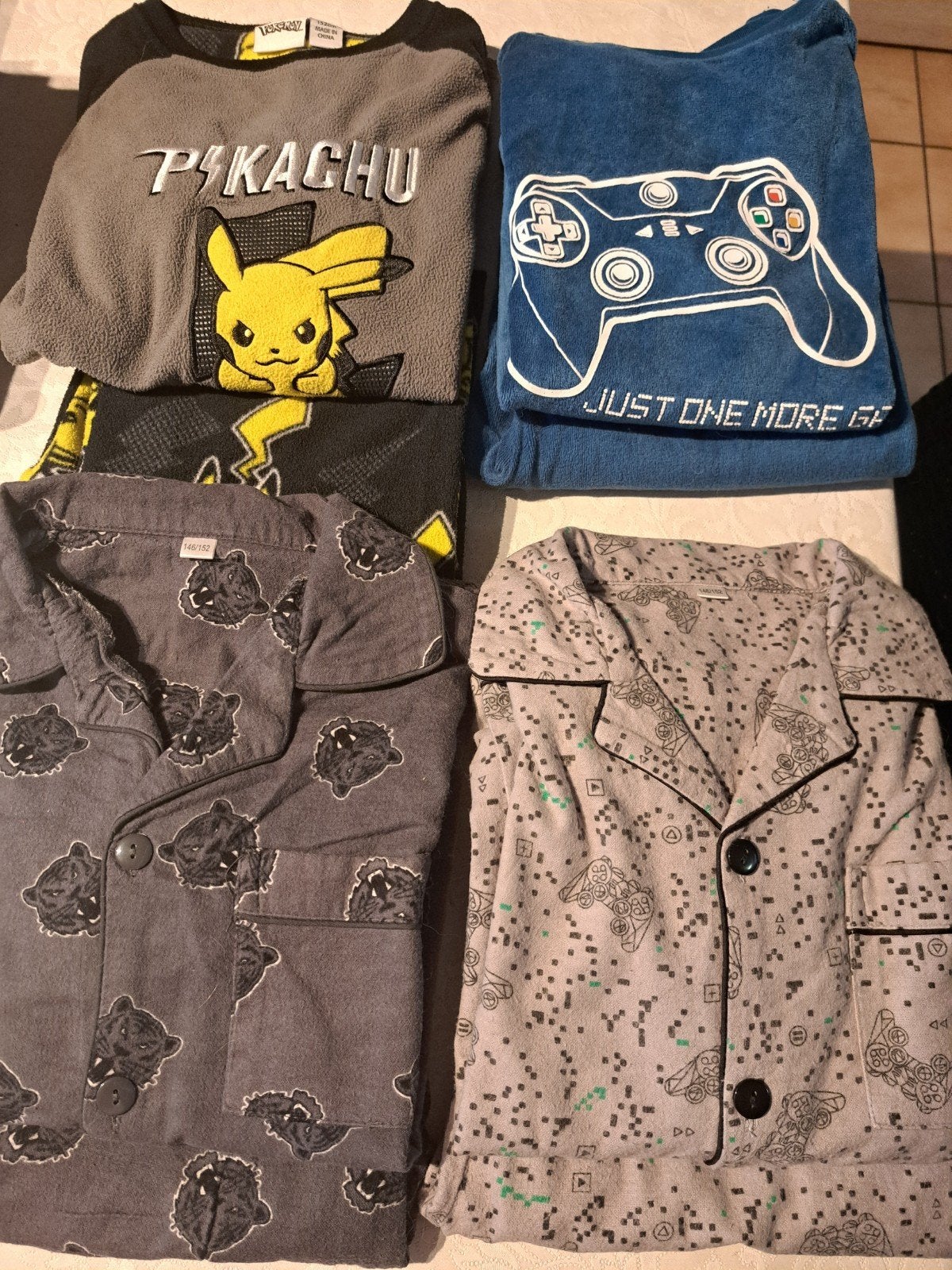 lot pyjamas hiver garçon taille 146/152, Enlèvement